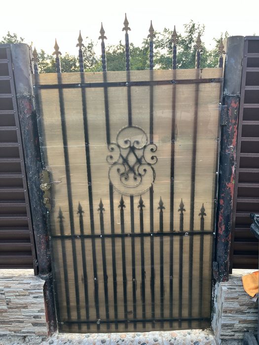 Poartă din fier forjat