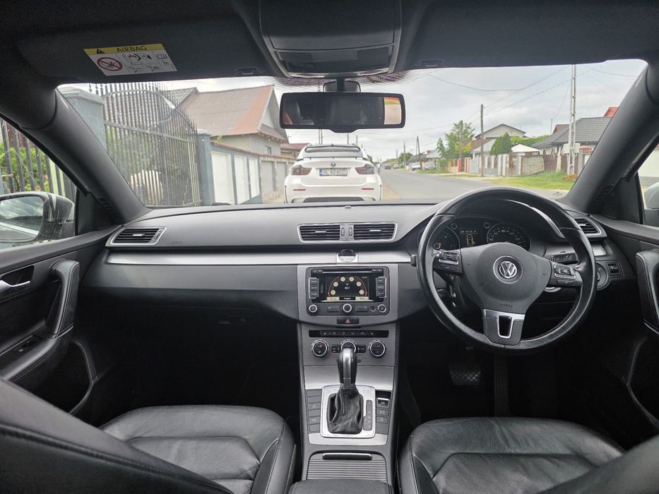 Dezmembrez Passat b7 2.0 tdi