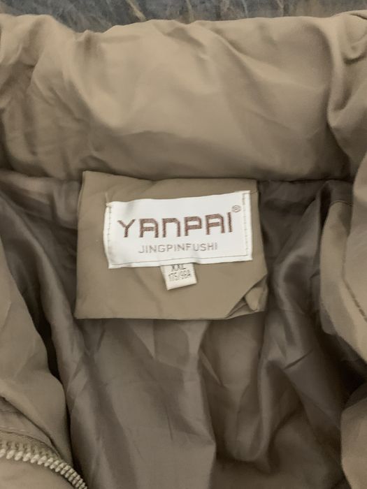 Продам женские пуховики