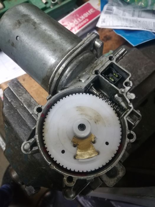 Шестерёнка передних стеклоочистителей BMW e70 X6 e71 e90 RANGE ROVER