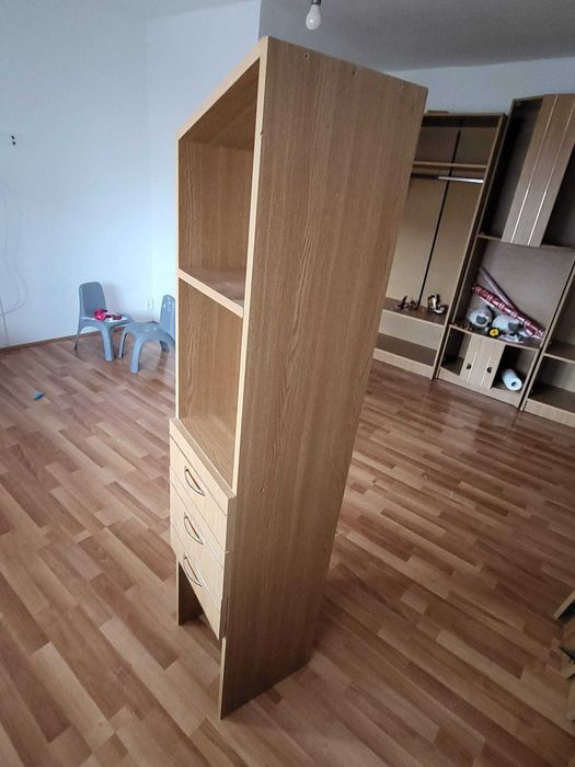 Set Mobilă Living: Vitrină, Soldat cu sertare și 2 Corpuri mici