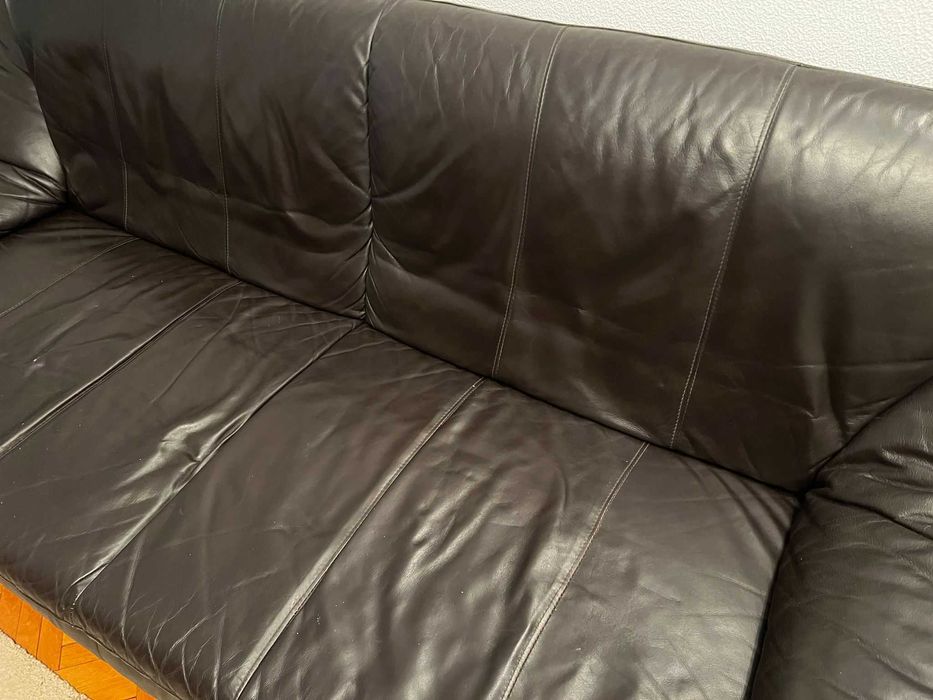 Set Mobilă Piele Neagră - Canapea + Fotoliu + 2 Tabureti