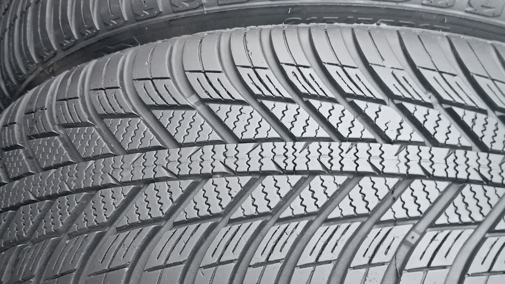 215/55/17 Nexen Дот 2423