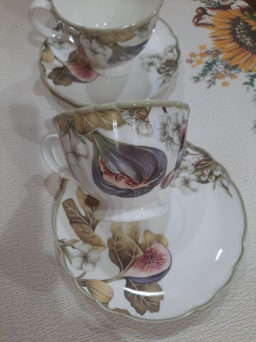 Абсолютно новый, коробочного хранения, очень красивый,  чайный сервиз