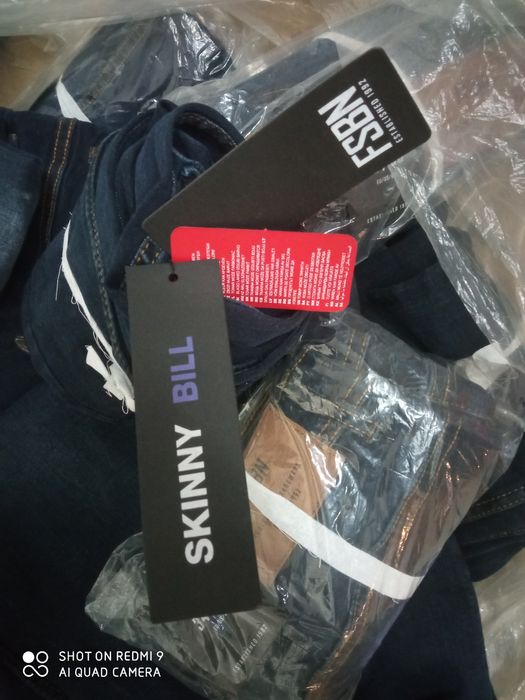 Blugi Unisex Skinny cu eticheta