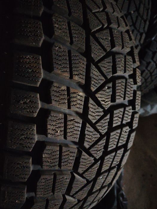 Продам комплект шин на кроссоверр