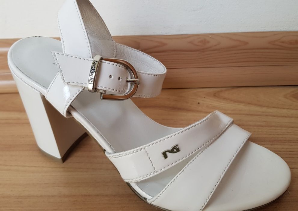 Sandale de damă, firma Nero Giardini; Material: piele naturală