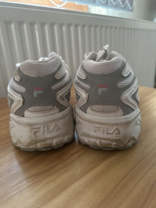 Бели обувки Fila
