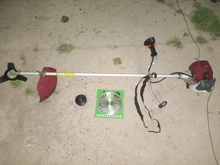 Бензиновый триммер