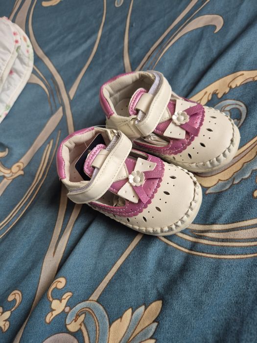 Vand pantofi nr 19  noi