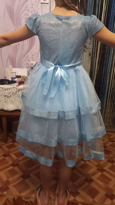 Продам нарядное платье на девочку