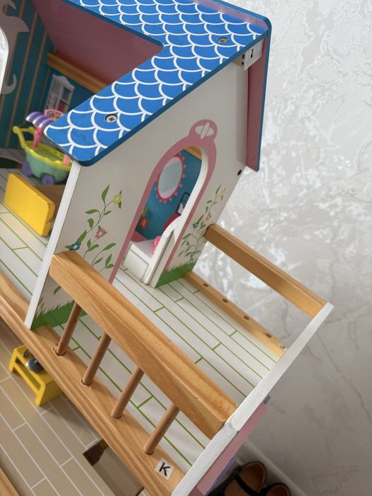 Продам кукольный домик