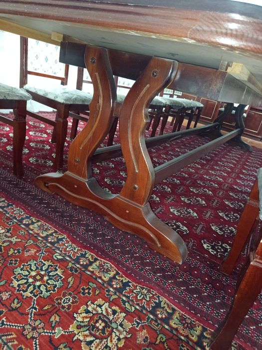 Продам Стол и стулья