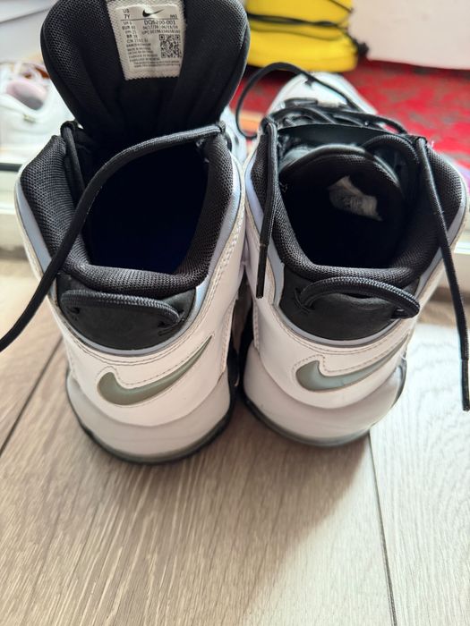 Adidasi Nike Uptempo
