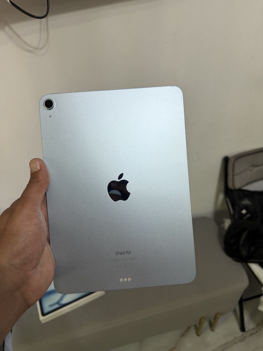 Tableta ipad air  11’ m2  128 gb ca noua tinuta in husa cu folie de protectie