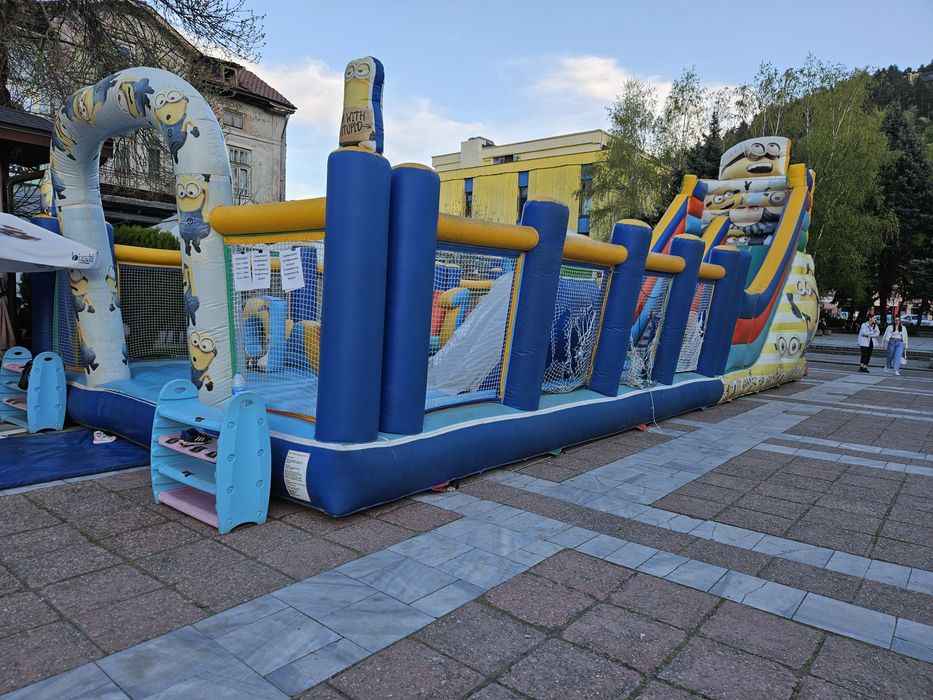 Надуваем замък .Батут