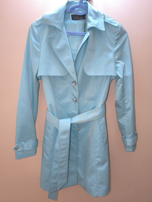 Плащ продается..