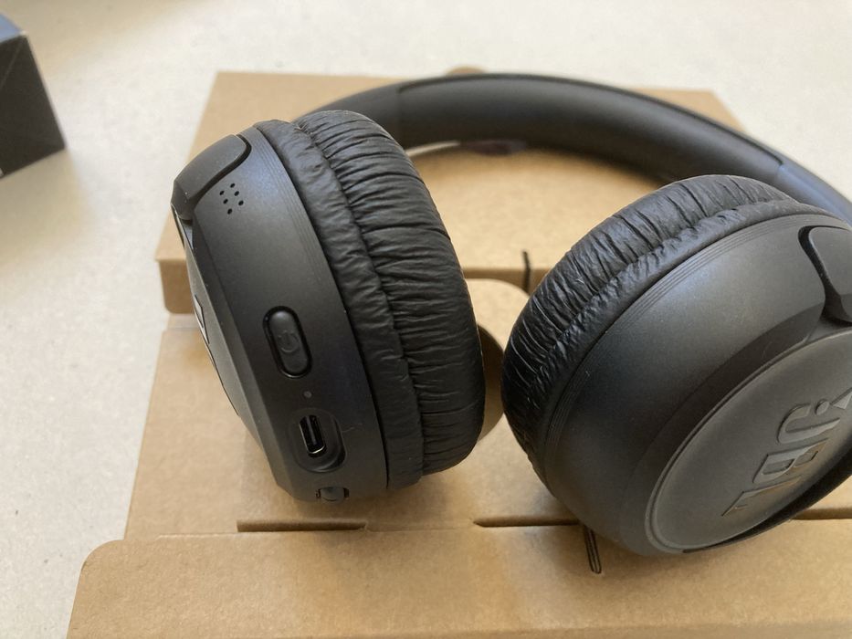 Casti wireless noi JBL Tune 530BT