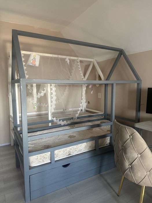 Кровать детская деревянная