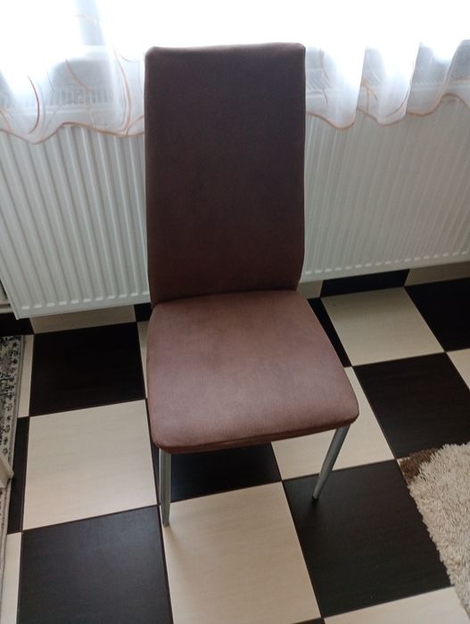 De vânzare 5 scaune tapițate nou