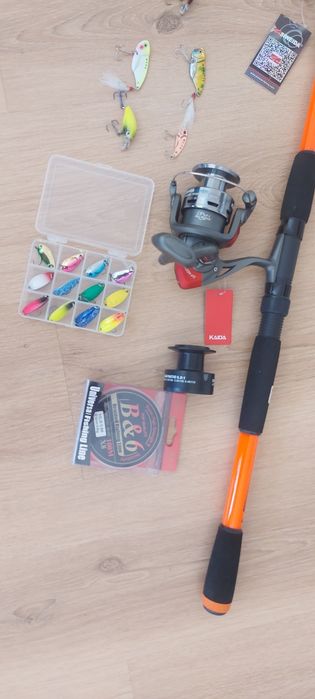 Нов спининг к-т от телескопична въдица с макара влакно и примамки
