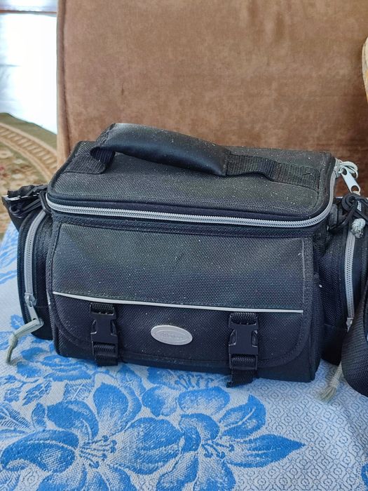 Продам видеокамеру. В рабочем состояние . ТОРГ.