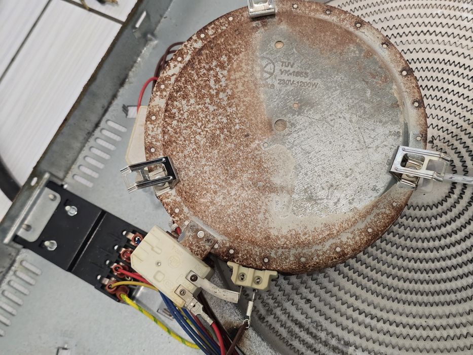 Керамичен плот за вграждане – за части (нагреватели + платки + кабели)