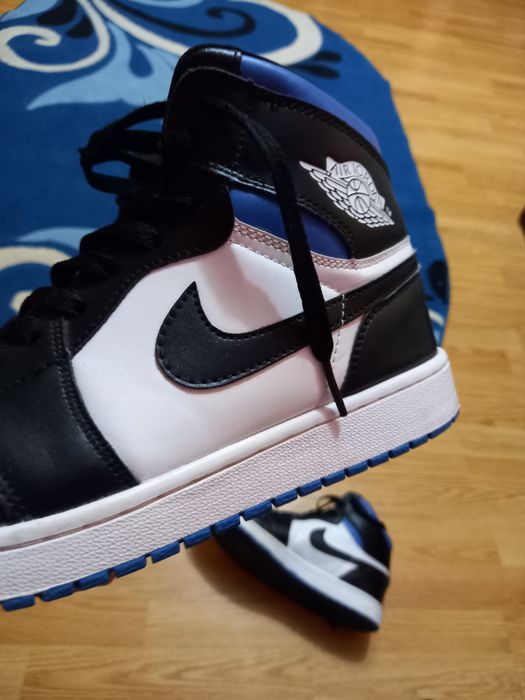 Vând  1Air Jordan 1 Retro High OG ROYAL TOE