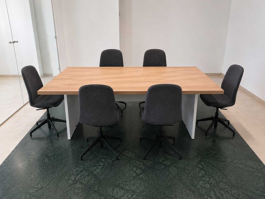 SET MOBILIER SALĂ DE ȘEDINȚE – Masă conferință + 6 scaune + 2 dulapuri depozitare- Piesele pot fi achizitionate si separat.