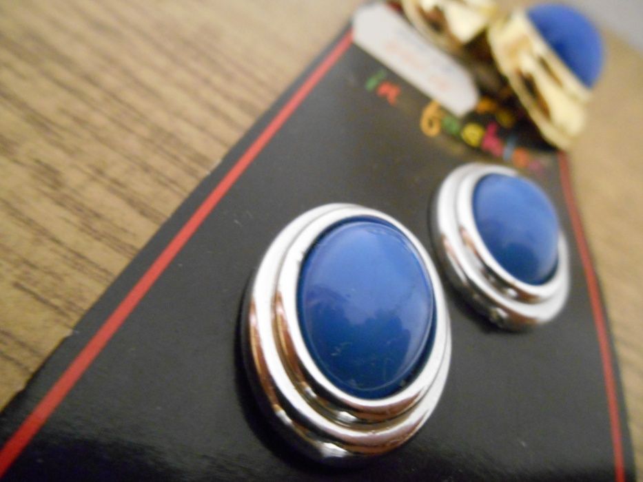 Продавам дамска бижутерия - комплект колие и обеци или само обеци