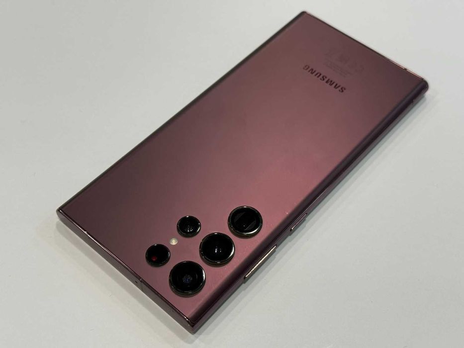 Samsung Galaxy S22 Ultra – 128GB / 8GB RAM – Burgundy