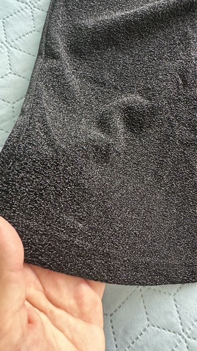 Рокля с гръцко деколте и ефектен гръб