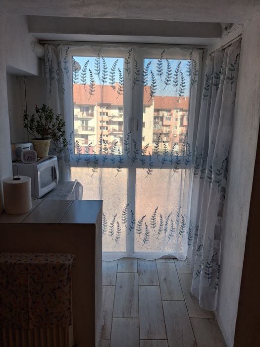 Vând apartament cu 2 camere decomandat în carpati2 str Ganea la etaju4