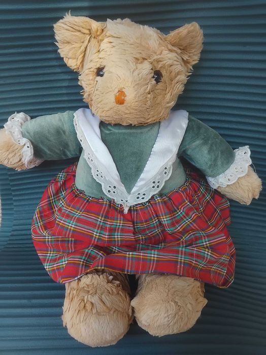 Голямо плюшено мече момиченце с рокличка