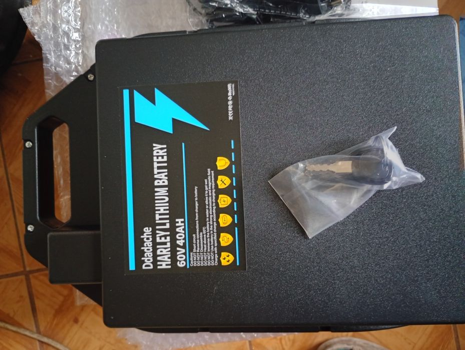 Baterie litium 60v/40A cu 2chei și  încărcător pentru scuter electric Harley Noi preț 1800lei fix nu schimb