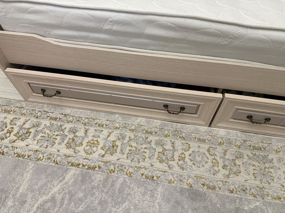 Кровать тахта бежевая