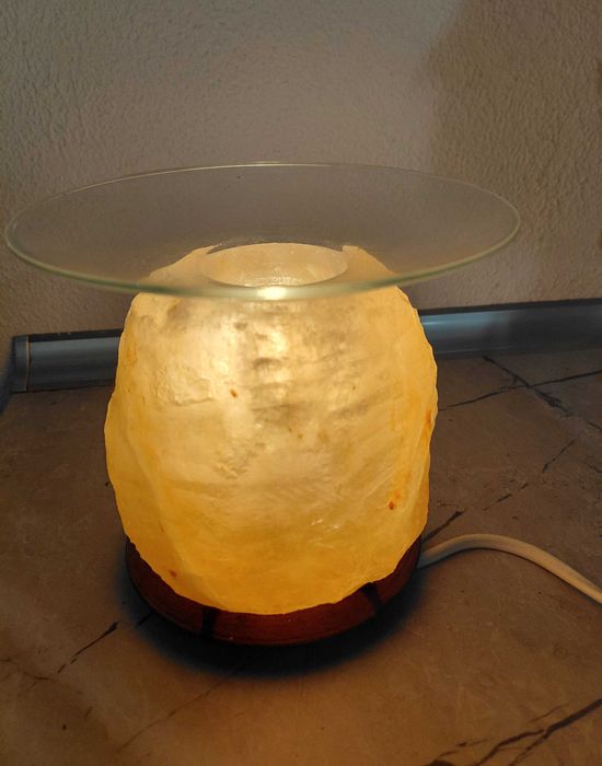 Арома лампа от Хималайска сол - 1,5 кг. с дървена основа