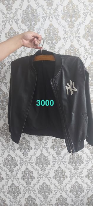 Продам куртки подростковые