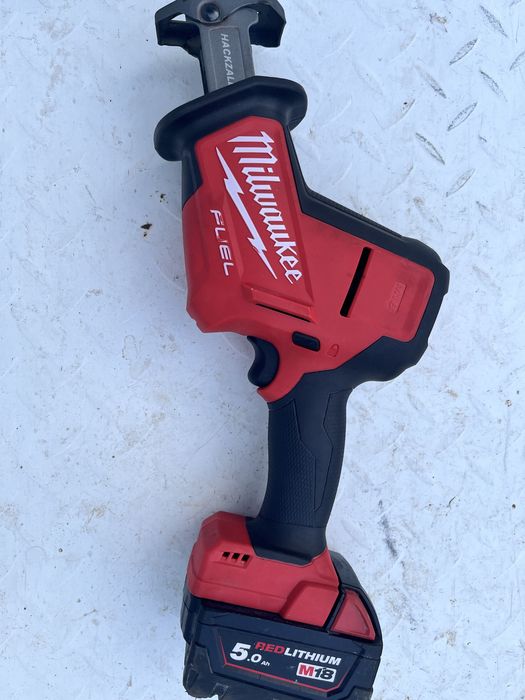 Hilti nuron bateri de 12 amp  si incarcator rapid c8 milawukee sabie fierastrau  impecabila  cu bateria de 5 amp  nu dewalt makita bosch
