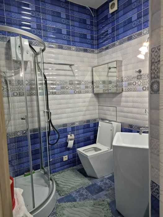 Квартира в центре .Своя.Полностью укомплектованная.3 комнаты .116 кв.м