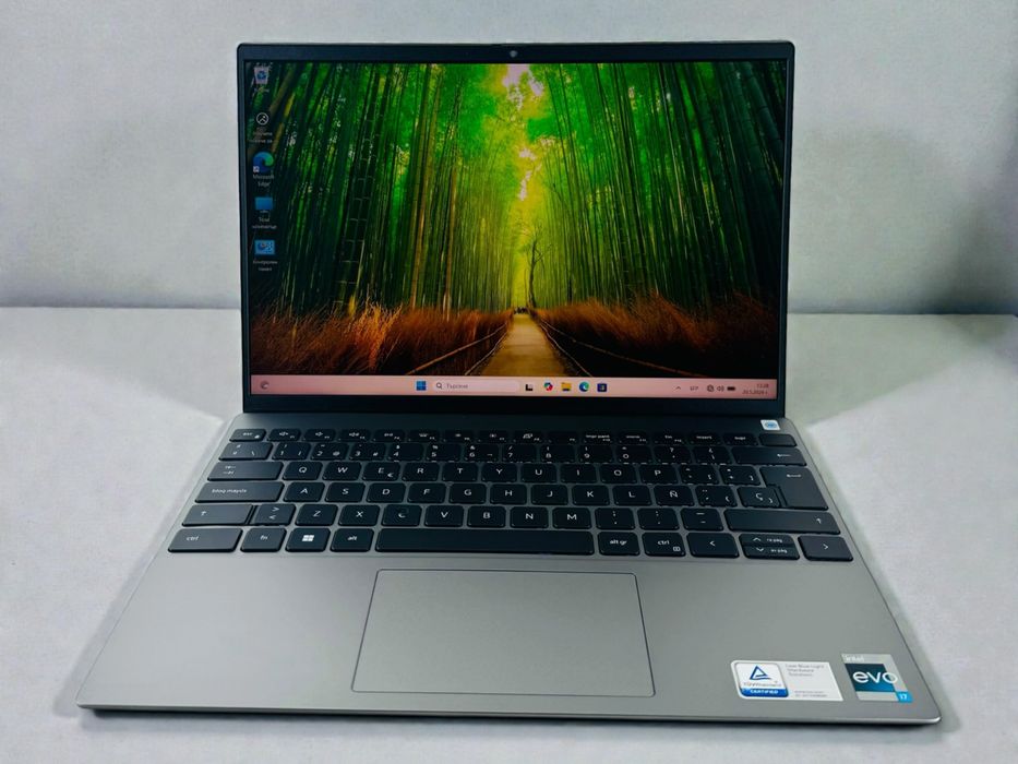 Лаптоп Dell Vostro 5320 13,3' 2K 1920x1200 i7-1260P 16GB RAM 512GB SSD Перфектен! Гаранция!