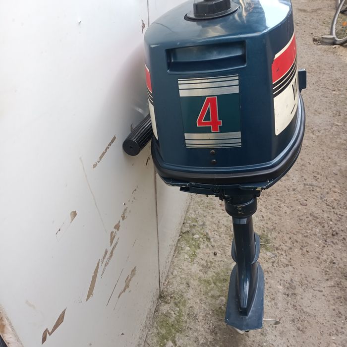 Vând motor de barcă Yamaha