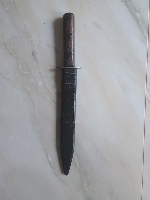 Baioneta. Pumnal tranșeu .