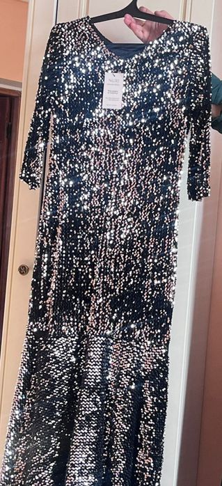 Платье новогоднее новое покупали не подошло с размером