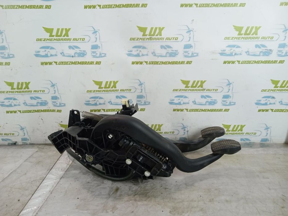 Pod pedalier pedale 6870848-04 BMW X1 F48 (2015 - 2020)