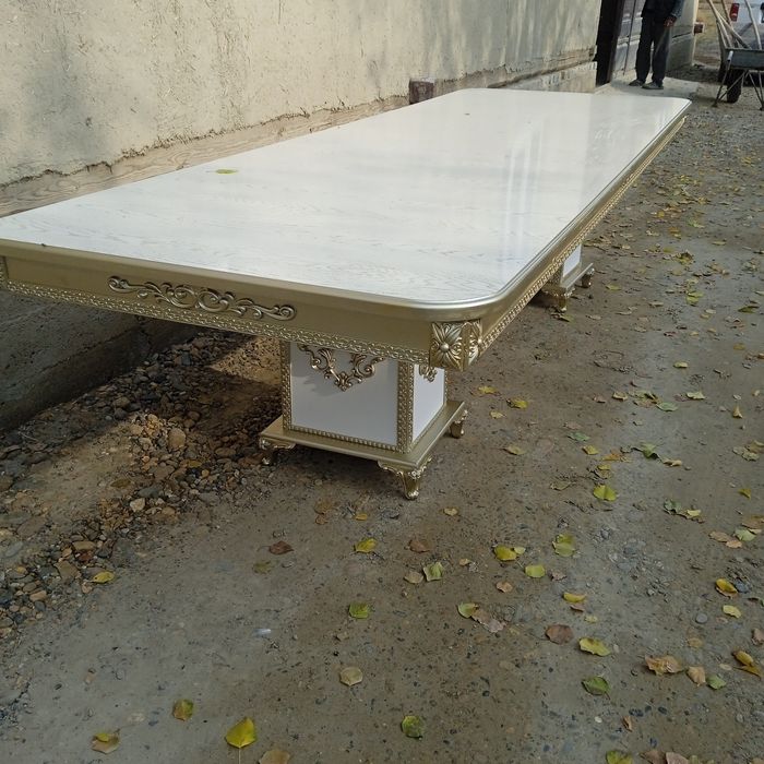 Стол сотилади замонави