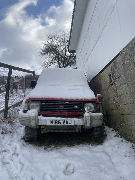 Vând mitsubishi pajero
