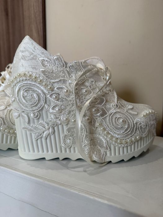 Сватбени обувки на платформа