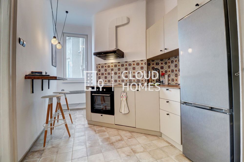 Дава се под наем Тристаен апартамент в София, Център - 70 кв.м за 797.64 € - Снимка #1