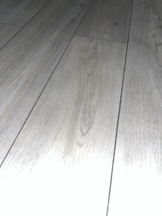Продам б/у ламинат 50 кв метров